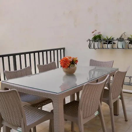 Convenient Location Master Bedroom Homestay